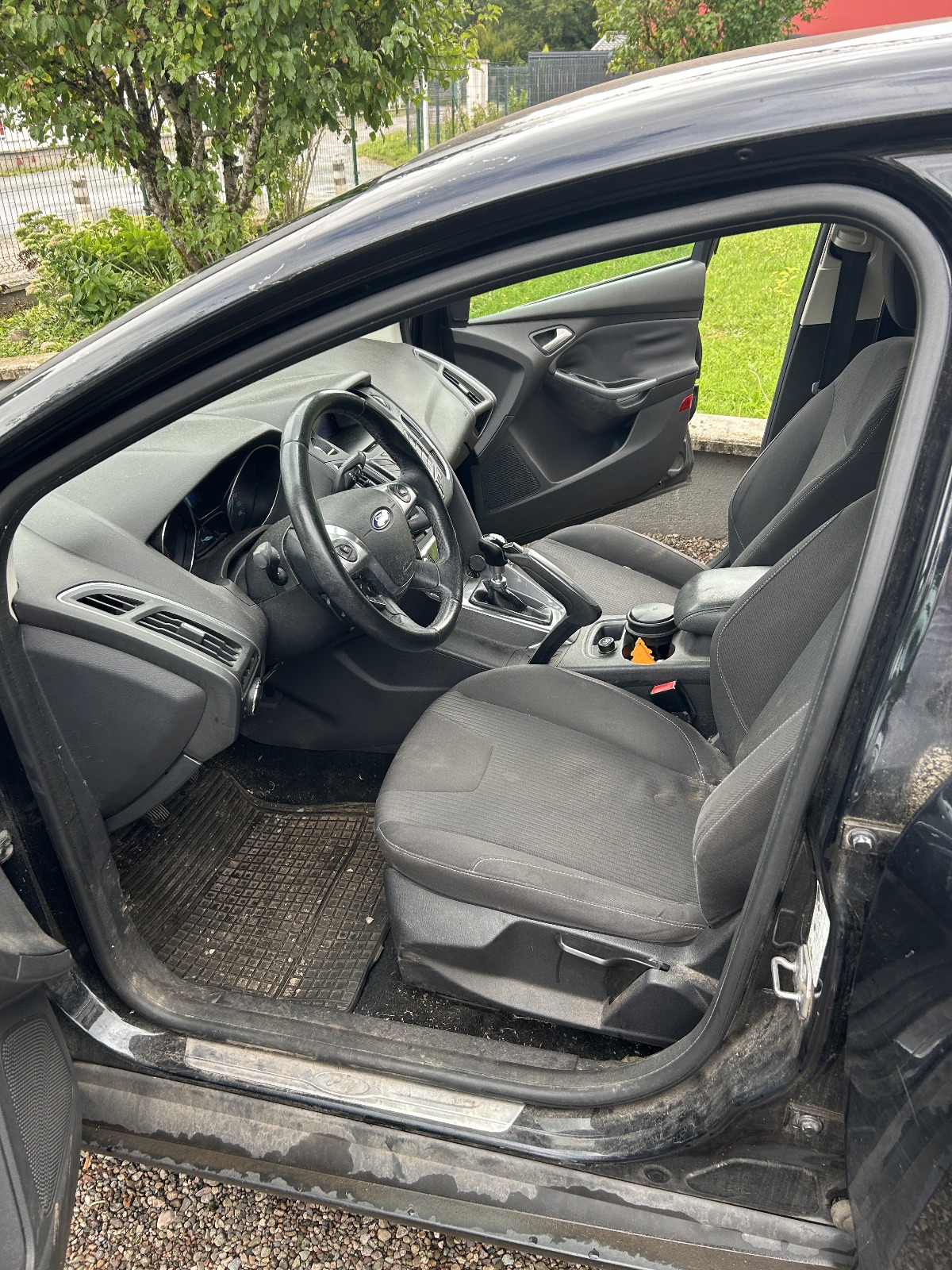 Intérieur voiture sale avant nettoyage - Territoire de Belfort
